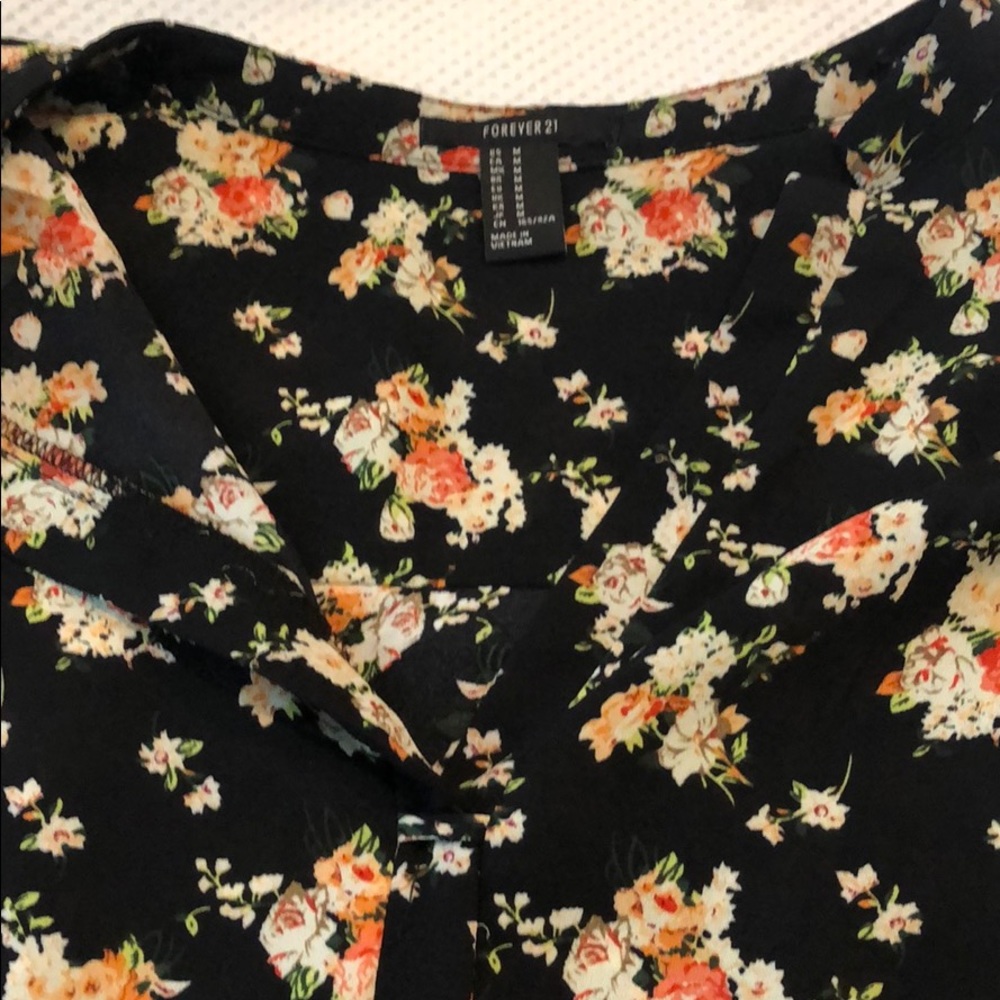 Flowy Blouse With Open Back - image 2